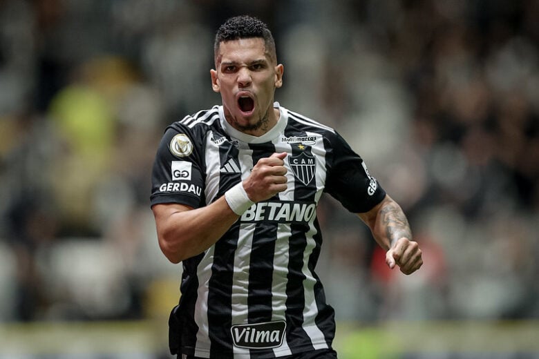 Palmeiras quer Paulinho, do Atlético-MG, e pode propor troca de jogadores