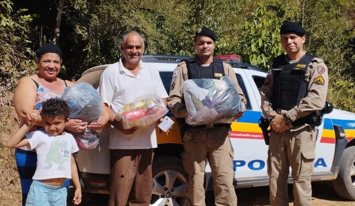PM realiza entrega de cestas básicas e agasalhos em Ferros