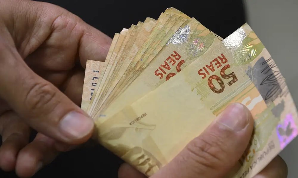 Dinheiro evaporou da conta: casal cai em golpe e perde R$500 mil da poupança