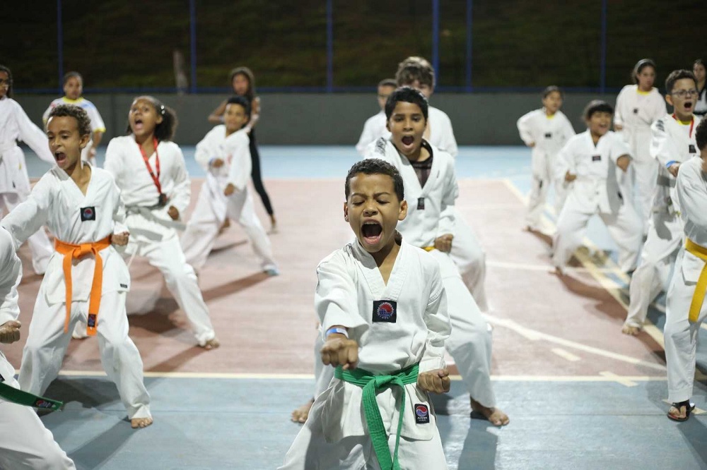 Quadra de esporte que atende os bairros Fênix, Machado, Abóboras e João XXII é reformada