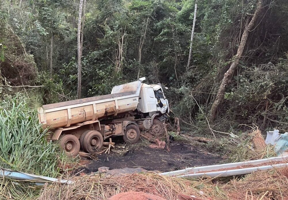 Conceição do Mato Dentro: caminhão que provocou acidente na MG-010 estava com licenciamento vencido