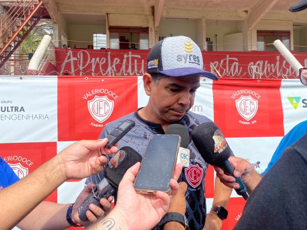 “Poderíamos ter sido mais eficientes, futebol é eficiência”, avalia Marcos Valadares após derrota para a URT