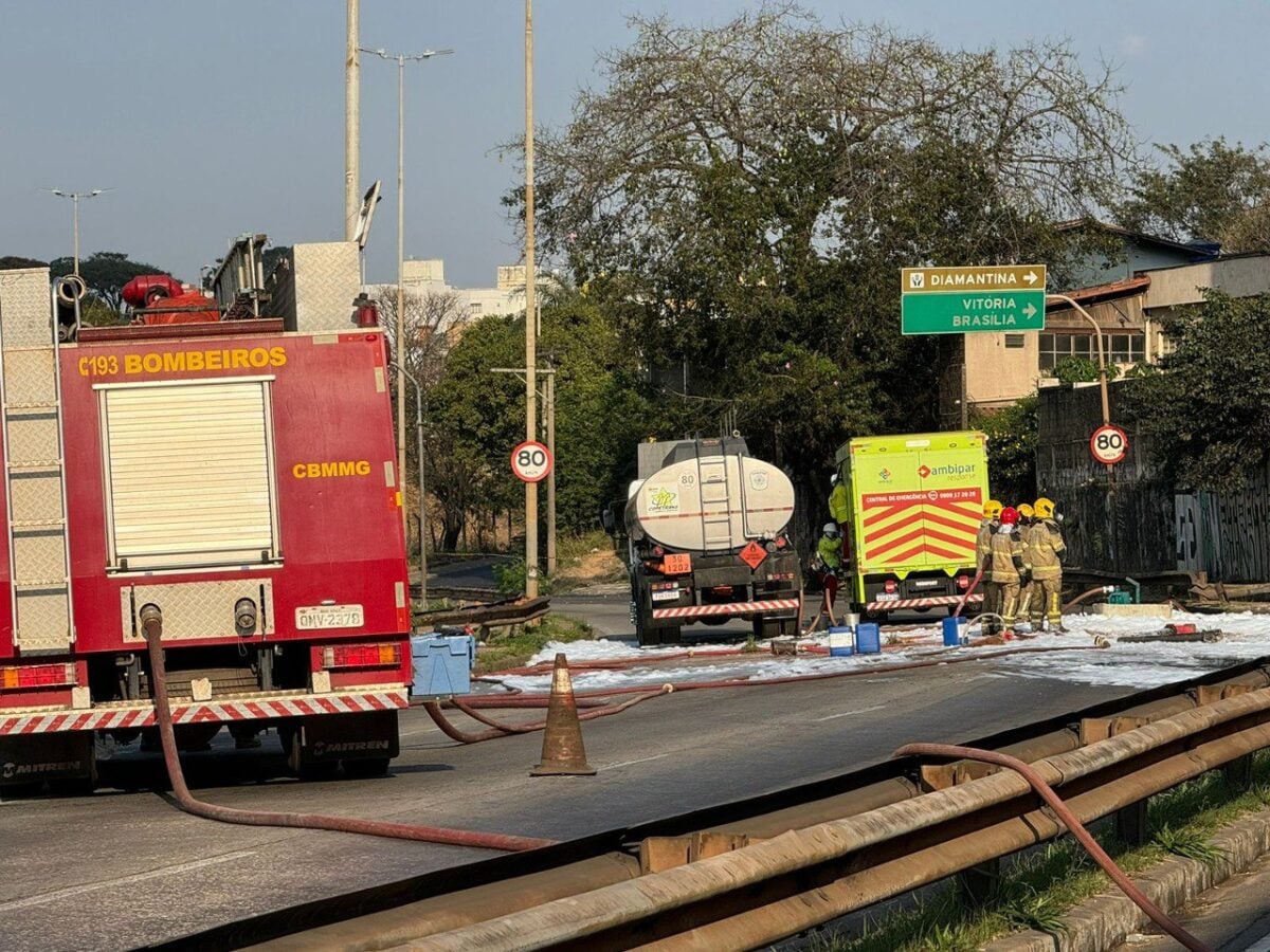 Trânsito na Via Expressa é liberado após quase 10 horas de interdição