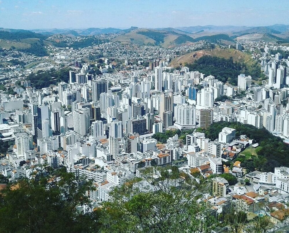 Mulher é demitida por justa causa após mensagens ofensivas contra empresa onde trabalhava