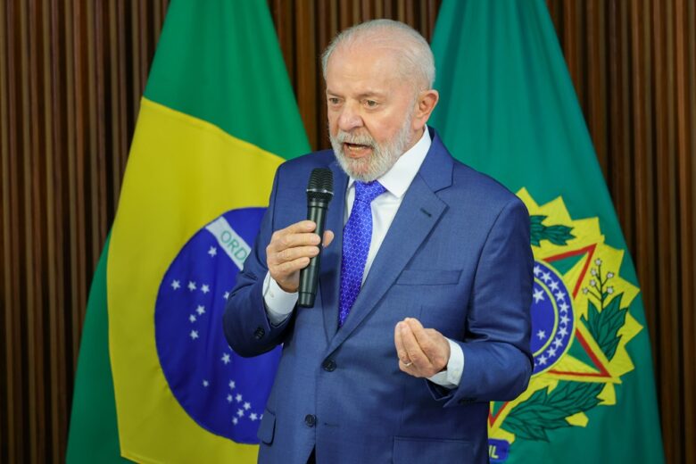 Lula devolverá relógio de luxo após decisão do TCU