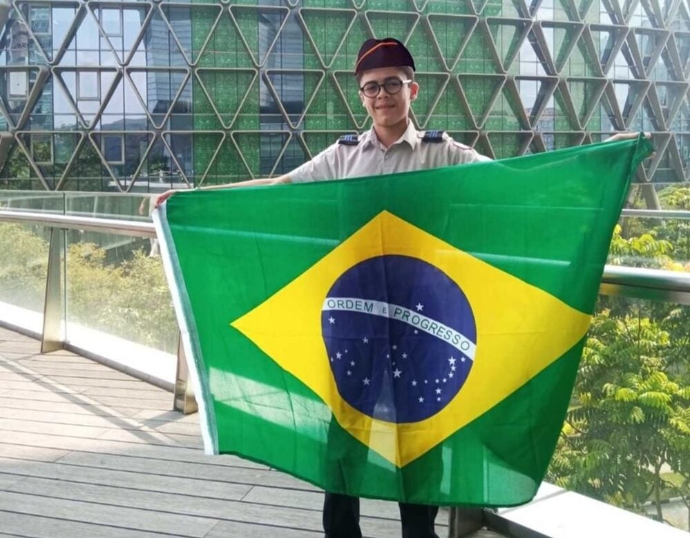 Aluno do Colégio Tiradentes de Itabira participou da Olimpíada de Matemática em Singapura