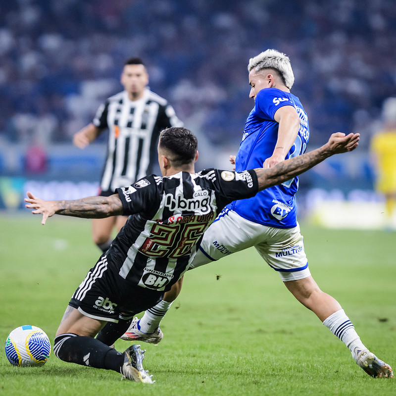 Cruzeiro e Atlético empatam clássico 250 no Mineirão; veja melhores momentos