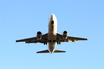 200 brasileiros são deportados do Reino Unido em avião fretado