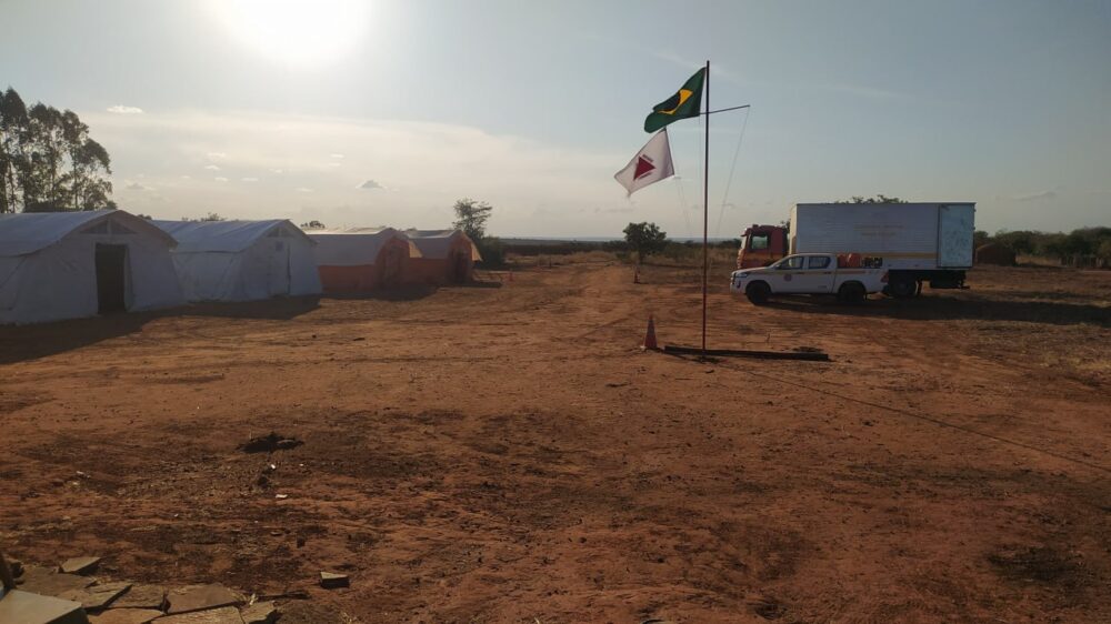Para combater incêndios florestais, bombeiros montam base de operação na APA Cochá e Gibão
