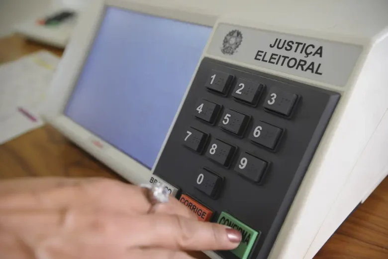 Brasileiros têm até 6 de maio para regularizar título e garantir voto nas eleições de 2026