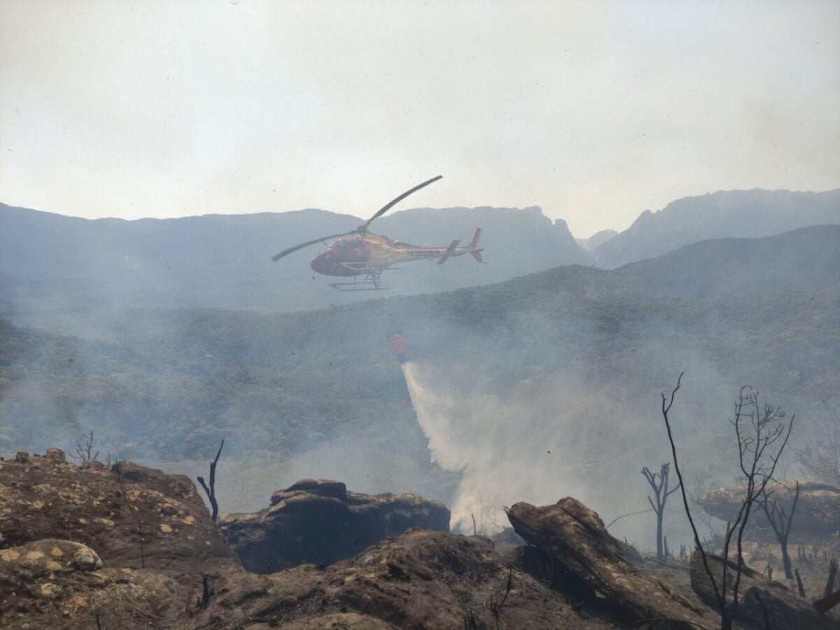 Combate a incêndio na Serra do Caraça chega ao 16º dia de operação