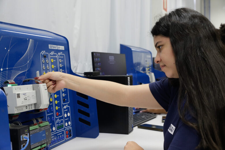 Prazo para matrícula presencial no Trilhas de Futuro vai até amanhã (5)