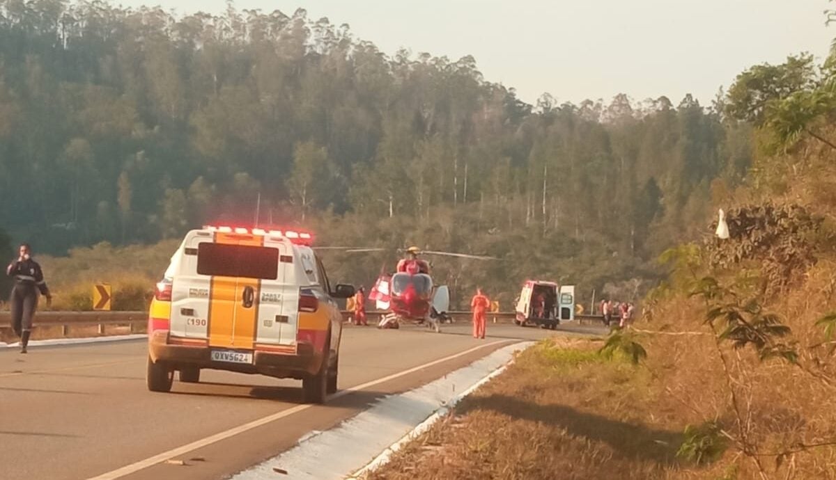Helicóptero dos bombeiros é acionado para socorrer vítima de acidente na MG-462, entre Itabira e Santa Maria