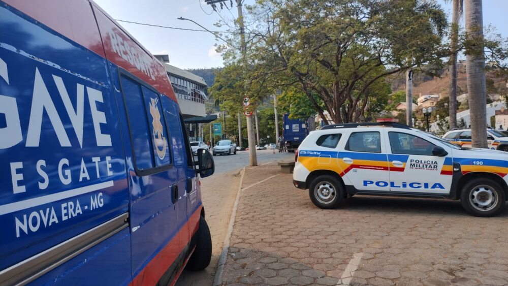 Nova Era: mulher armada com facão desafia a polícia, pula no Rio Piracicaba e é resgatada pelo Gave