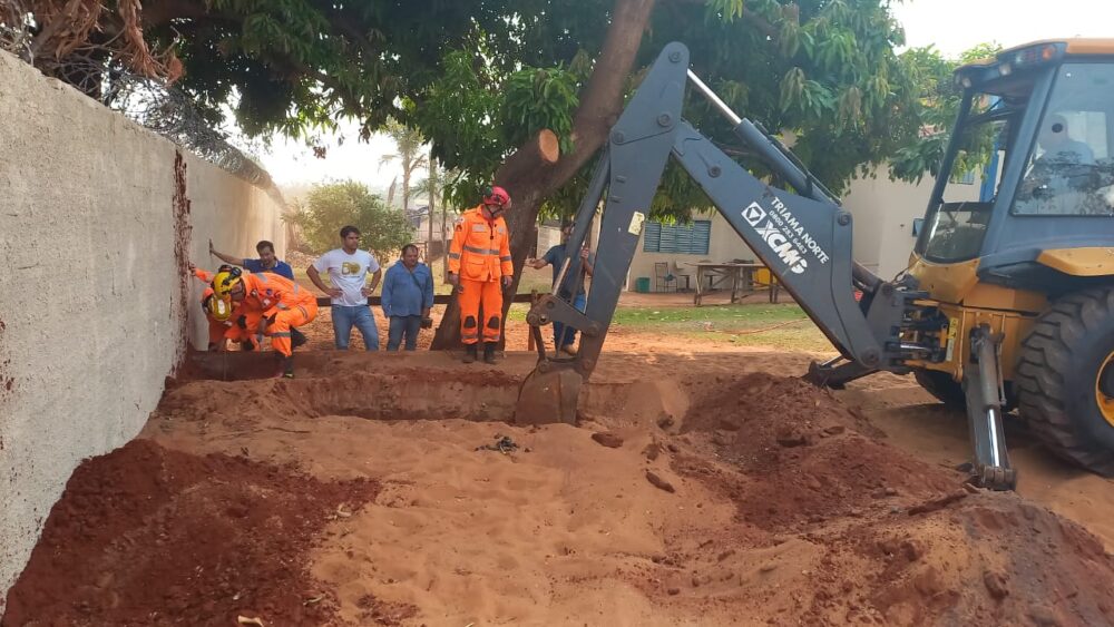 Criança de seis anos cai em tubulão de obra em Frutal; operação de resgate leva 16 horas