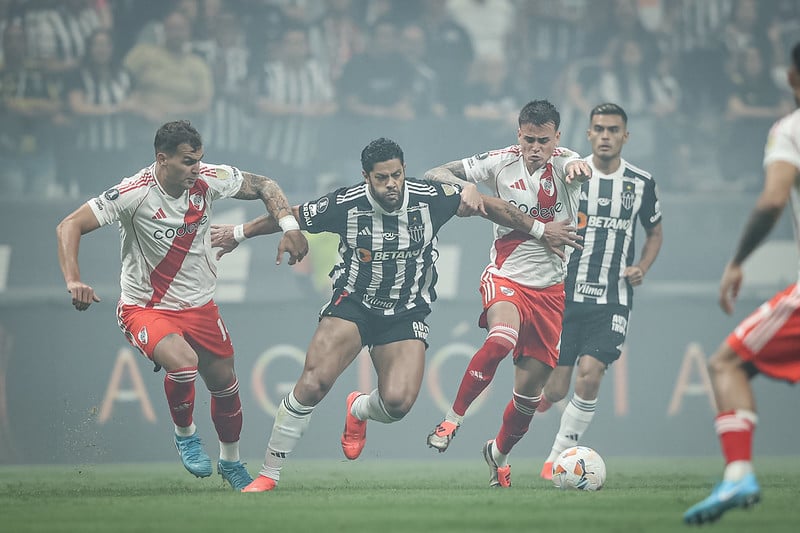 Pela glória eterna: Galo enfrenta River na Argentina por vaga na final e Caraça FM transmite o duelo