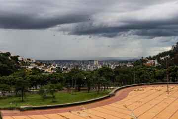 Belo Horizonte pode ter grande volume de chuva nesta quarta-feira; Defesa Civil emite alerta
