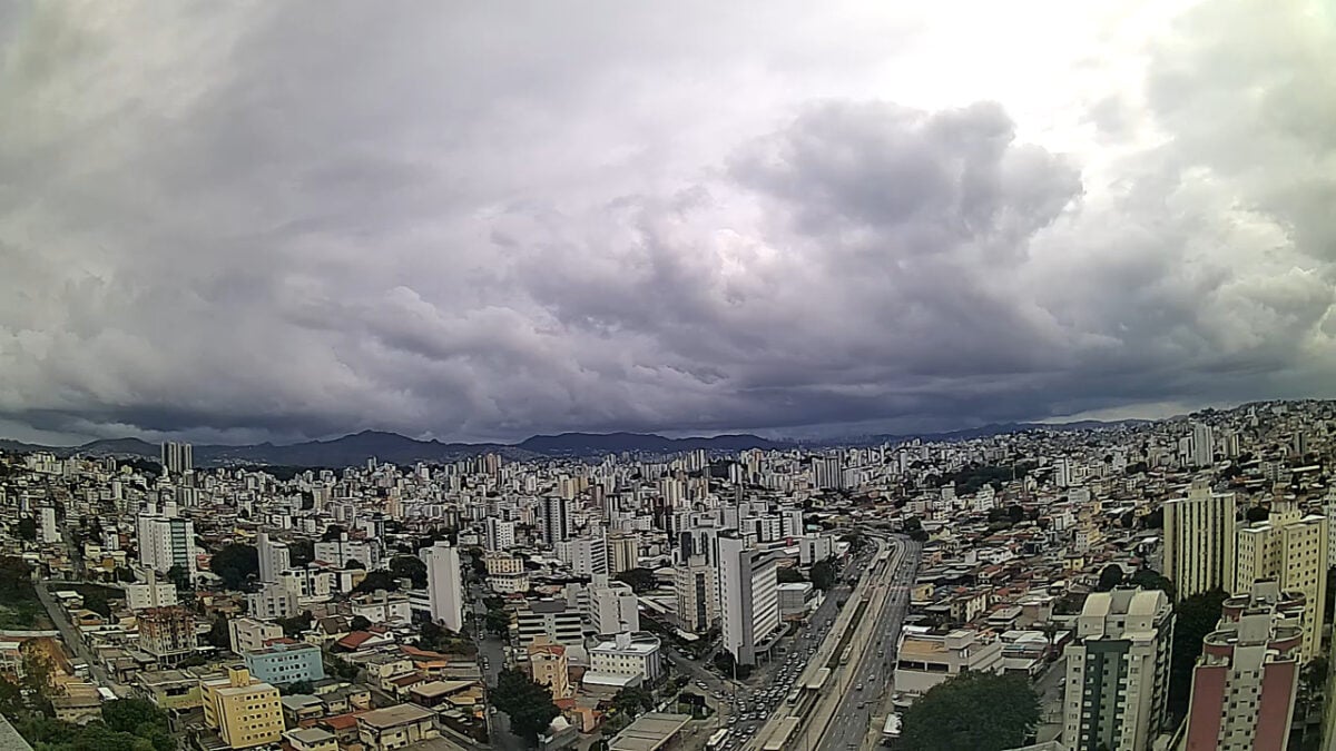 Belo Horizonte tem alerta de chuva de intensidade moderada a forte para esta terça-feira