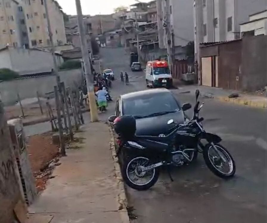 Itabira: vizinhos agridem jovem após suspeitarem que ela estaria batendo na própria mãe; idosa não estava machucada