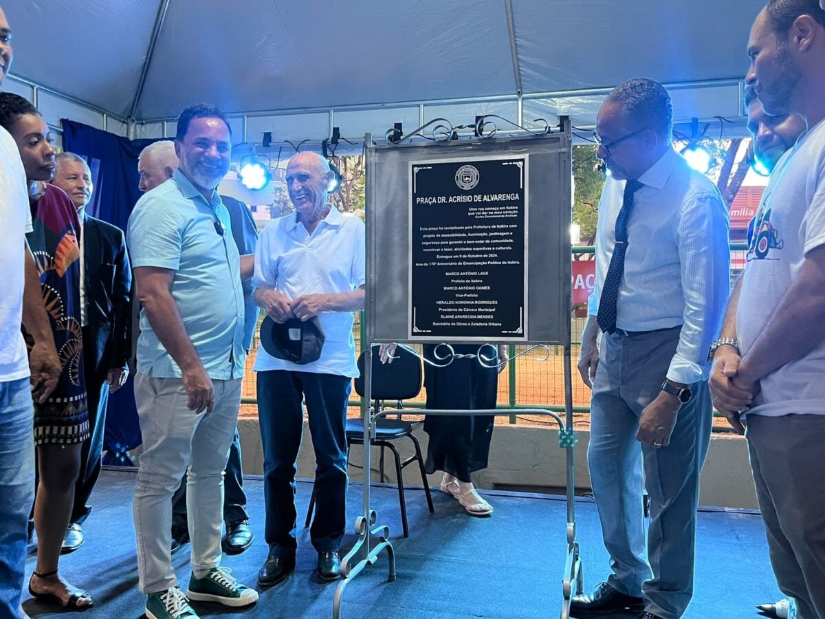 Com homenagens à família Alvarenga, Praça Acrísio é entregue após obras de revitalização