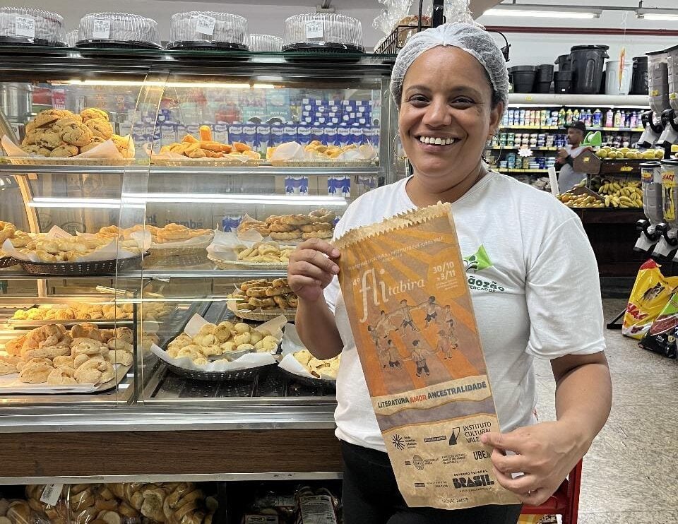 Projeto “Pão e Poesia” leva versos a padarias de Itabira antes do Flitabira