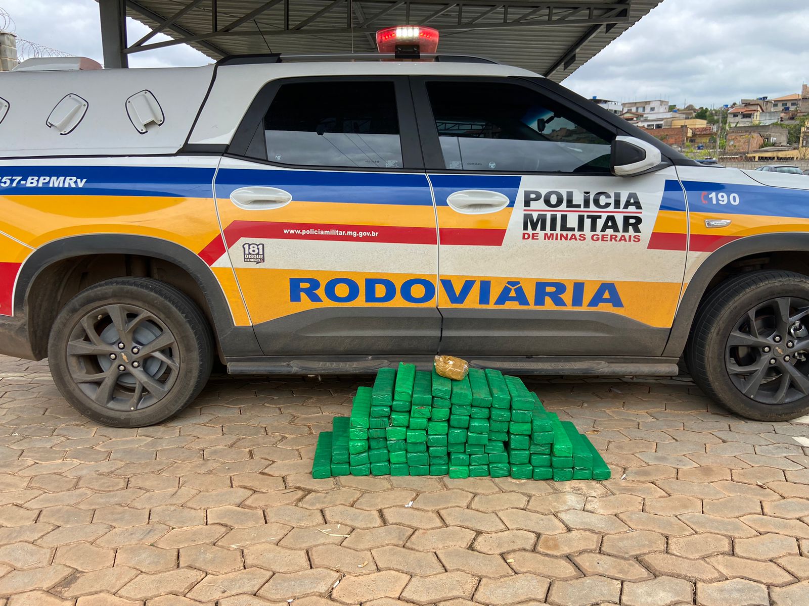 Homem é preso com 75 barras de maconha na MGC-120, em Itabira