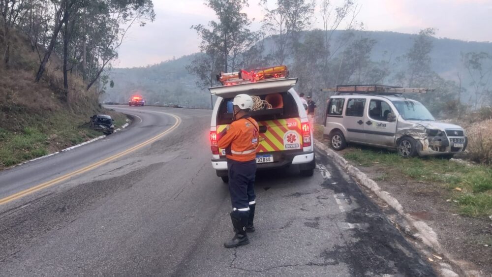 Colisão na BR-381 deixa três feridos na "Curva do Boi" em João Monlevade