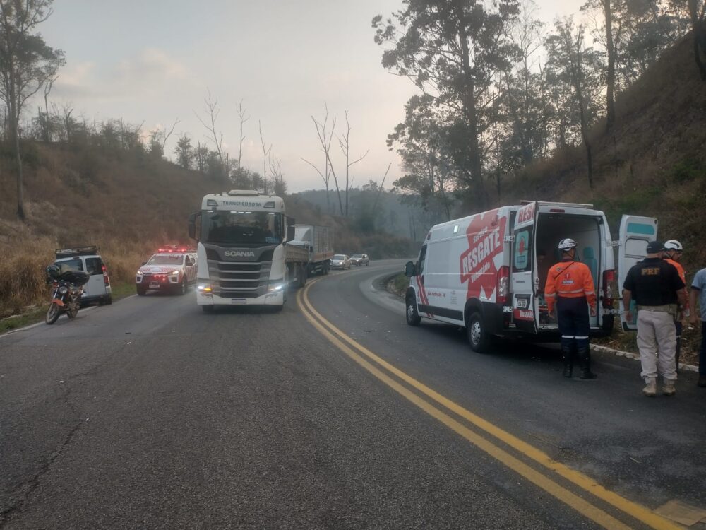 Colisão na BR-381 deixa três feridos na "Curva do Boi" em João Monlevade