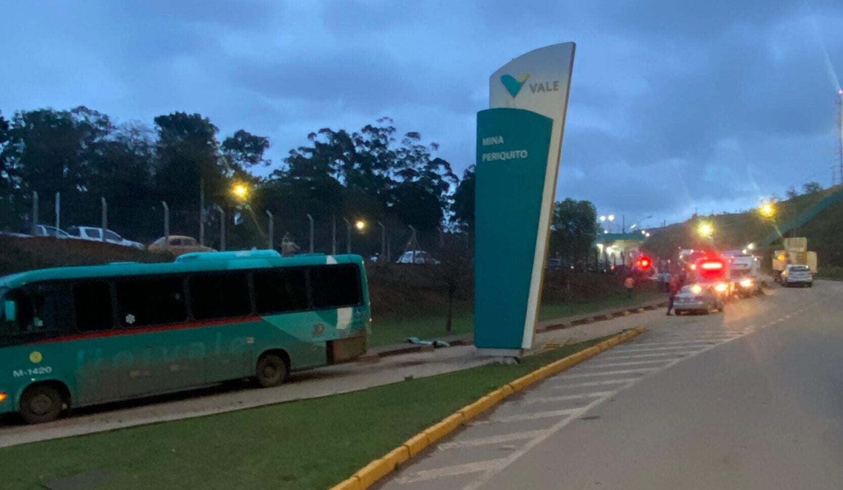 Itabira: briga de trânsito resulta em acidente, roubo de carro e invasão na Mina Periquito, da Vale