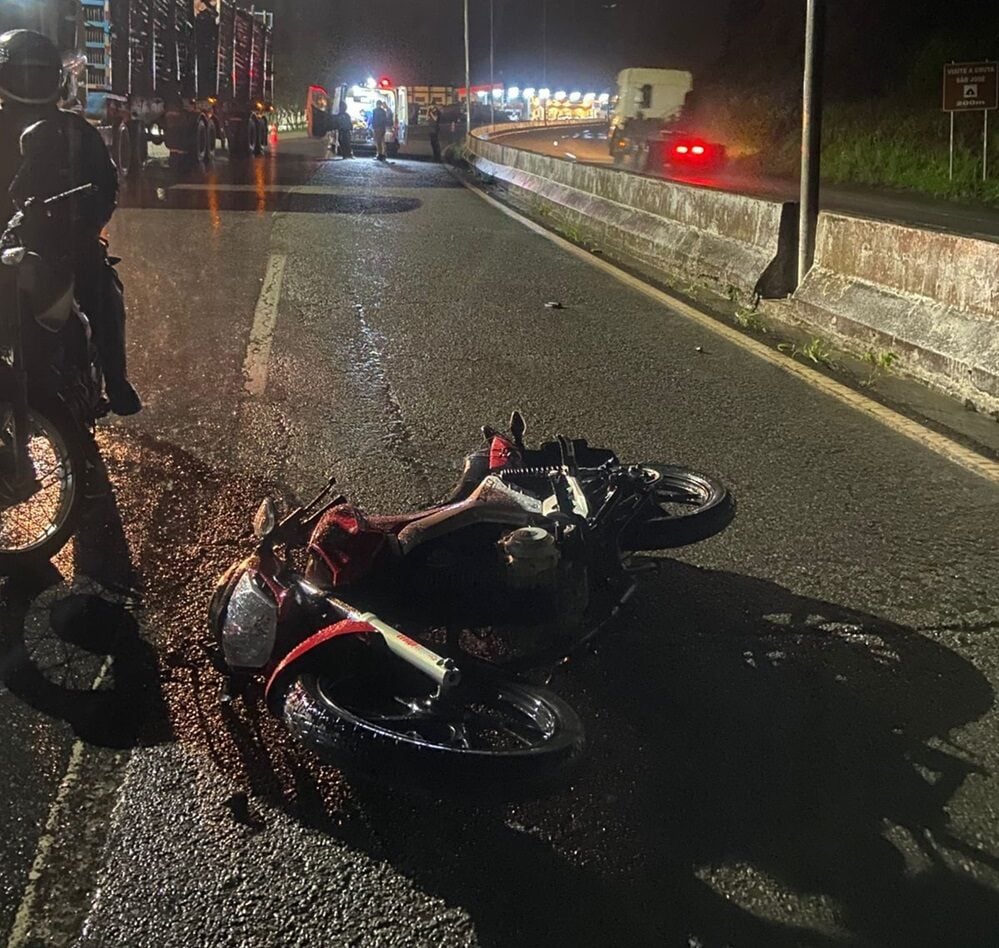Motoqueiro atropela pedestre com sintomas de embriaguez