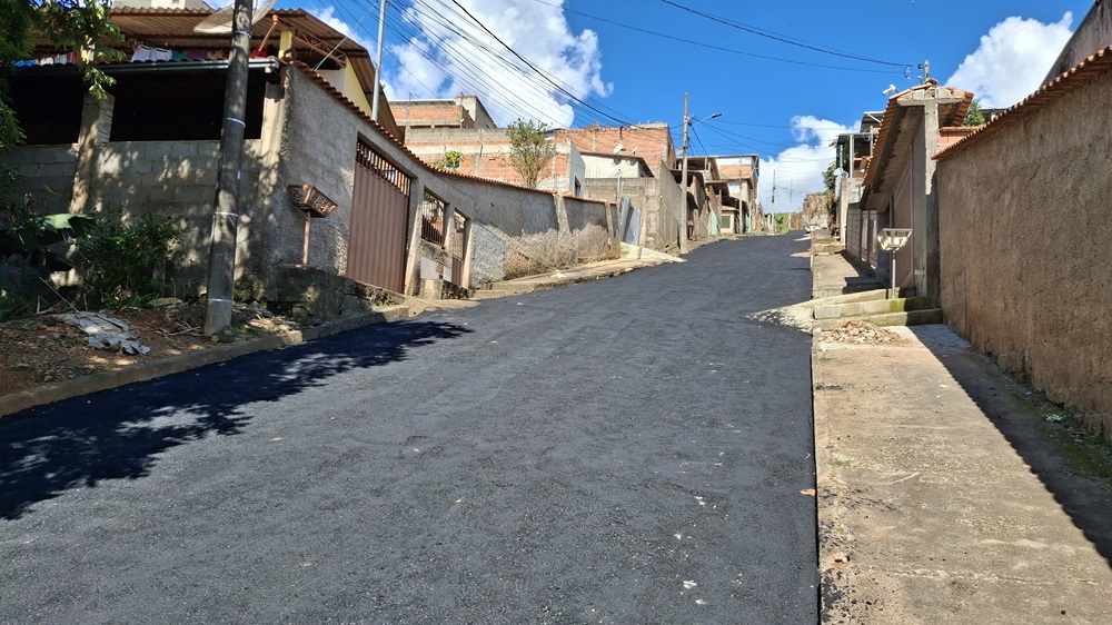 Prefeitura de João Monlevade promove asfaltamento de ruas em vários bairros da cidade