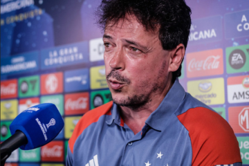 Fernando Diniz descarta zagueiro do Vélez e elogia Gabigol