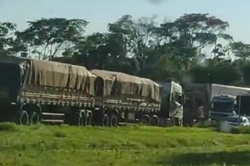 Mais uma vez: carreta é flagrada na contramão de direção no trevo de Caeté, na BR-381; veja o vídeo