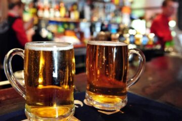 Ex-funcionário processa empresa por ser obrigado a beber 4 litros de cerveja por dia