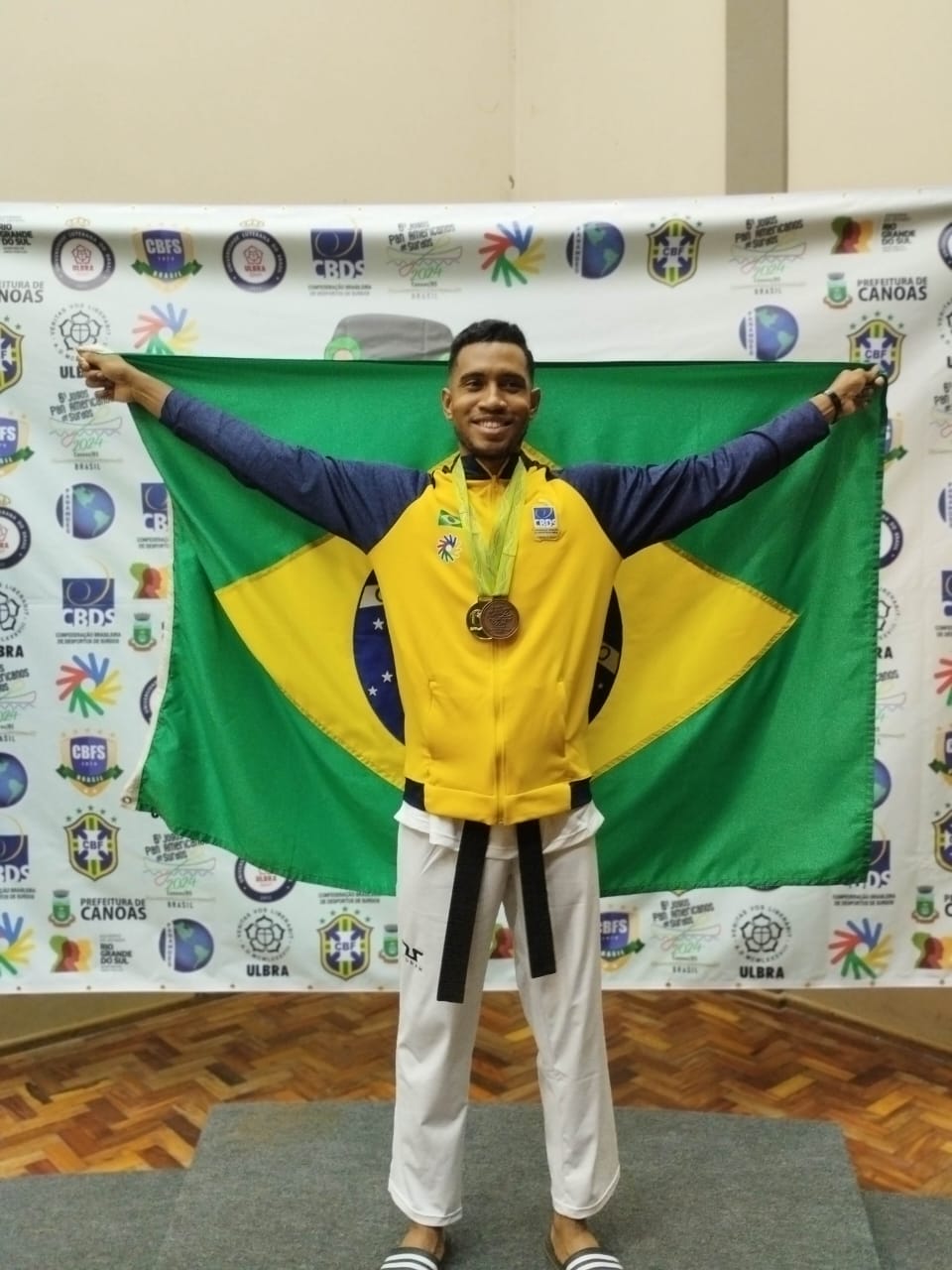 Atleta itabirano faz campanha para representar o Brasil na Surdolimpíada de Verão no Japão