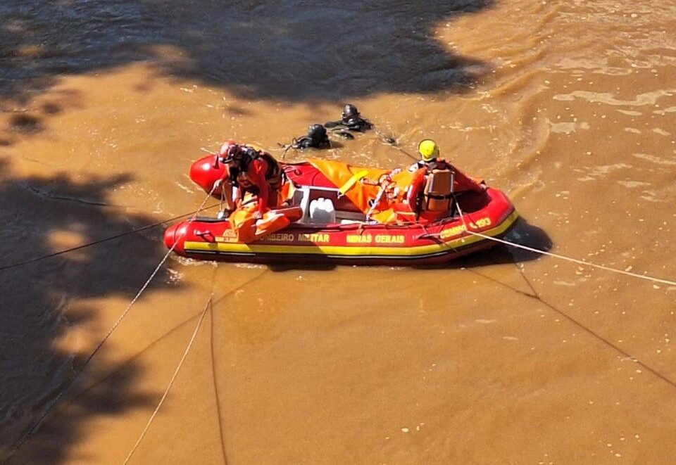Veículo resgatado do Rio das Velhas revela corpo de motorista desaparecido