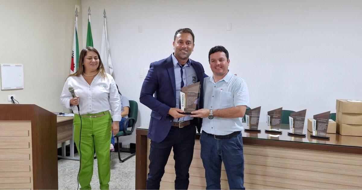 Prefeito de Rio Piracicaba, Augusto Henrique, é eleito presidente da Amepi e Consmepi