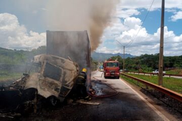 Trânsito na Fernão Dias é liberado, mas tem mais de 15 quilômetros de congestionamento