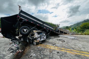 Tragédia na BR-116: advogado de motorista de carreta alega que ele estava habilitado e apto a dirigir