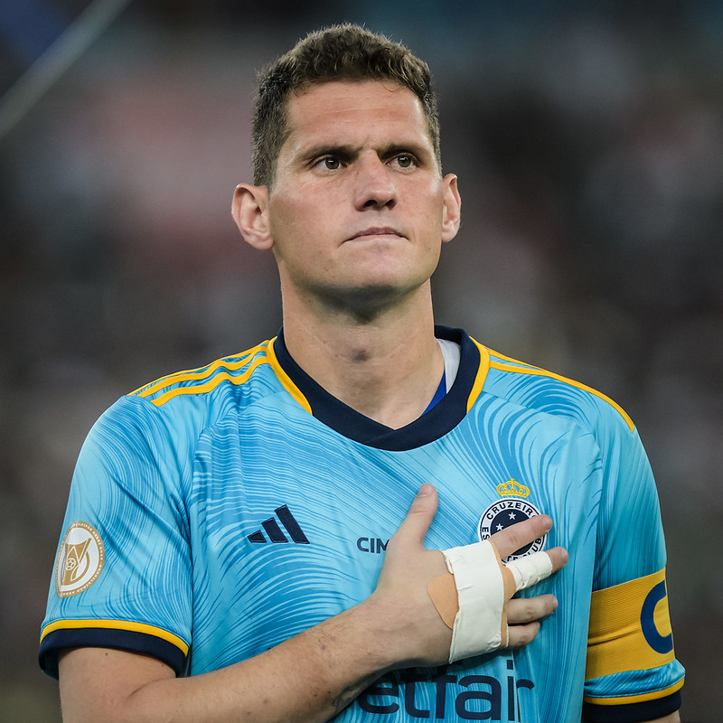 Cruzeiro anuncia rescisão de contrato com o goleiro Rafael Cabral