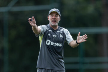 Sem Paulinho e Bernard, Galo enfrenta Vasco hoje; rádio Caraça FM transmite o duelo
