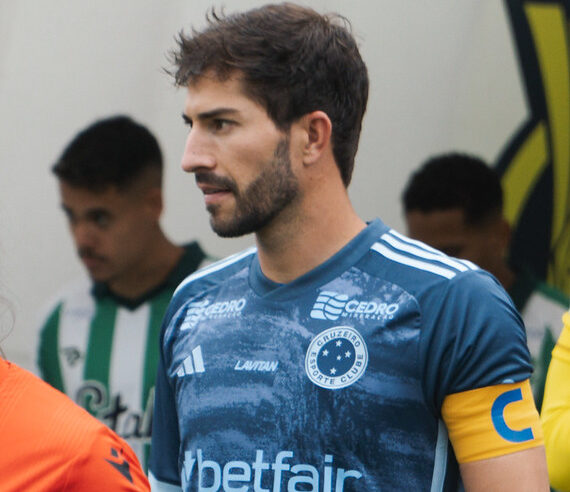 Visando próxima temporada, Cruzeiro encaminha renovação com Lucas Silva
