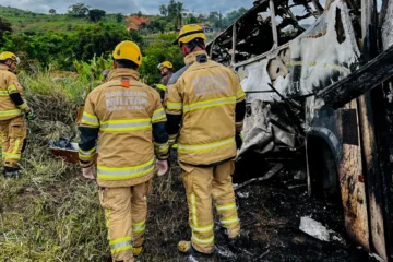 Polícia identifica 26 das 41 vítimas do acidente em Teófilo Otoni