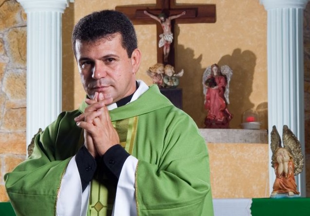 Itabira realiza 1º Encontro de Ação de Graças com show de Frei Zeca; confira a programação