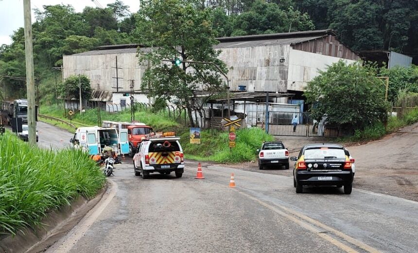 João Monlevade: Motociclista sofre acidente em linha férrea na Estrada do Forninho
