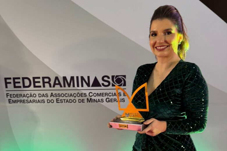 Itabirana Kelly Eleto é homenageada com o prêmio “Mulheres Além das Gerais” 