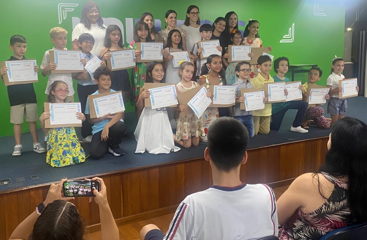 FIDE homenageia alunos medalhistas em olímpiadas de matemática, ciências e português