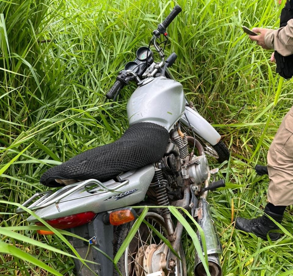 Polícia Militar recupera motocicleta furtada em área de mata no bairro São Francisco, em Itabira