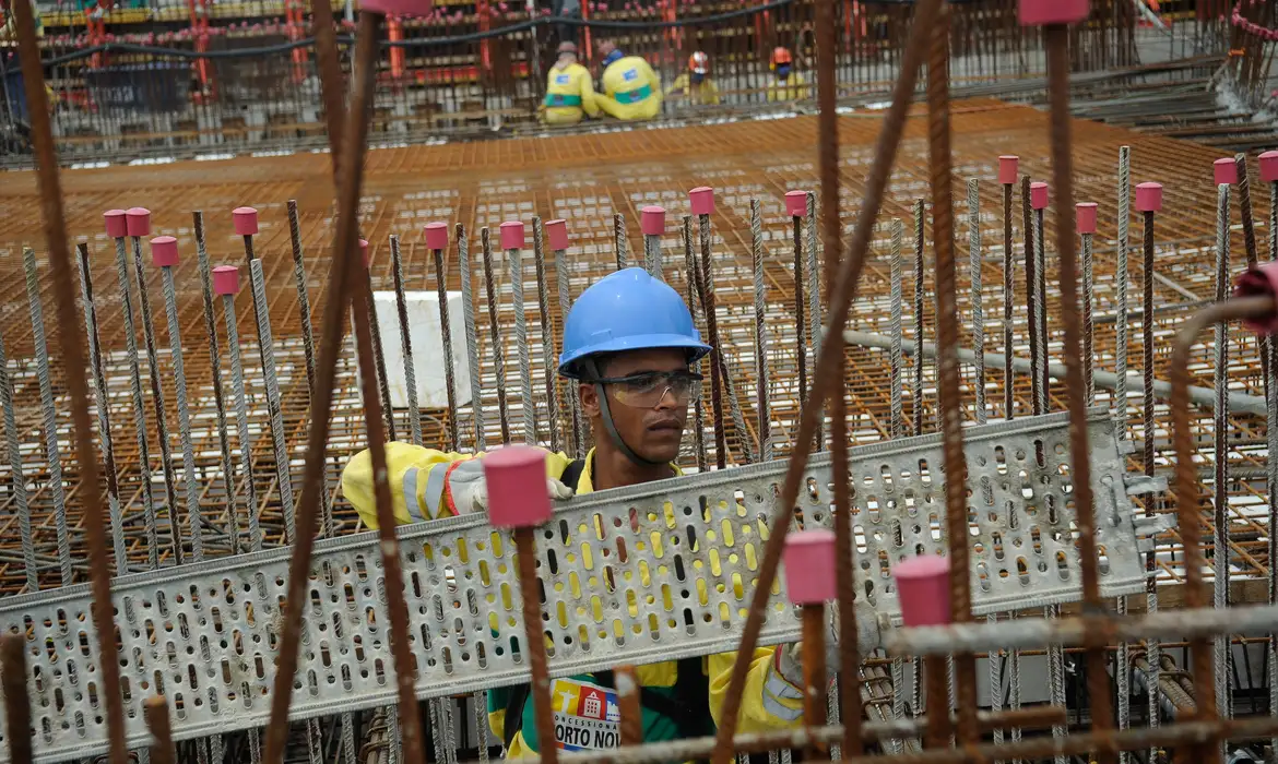 Sine Itabira oferece vaga para ajudante de obras nesta segunda-feira (16)