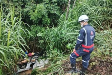 Colisão de carros na MGC-120, em Rio de Peixe, Nova Era